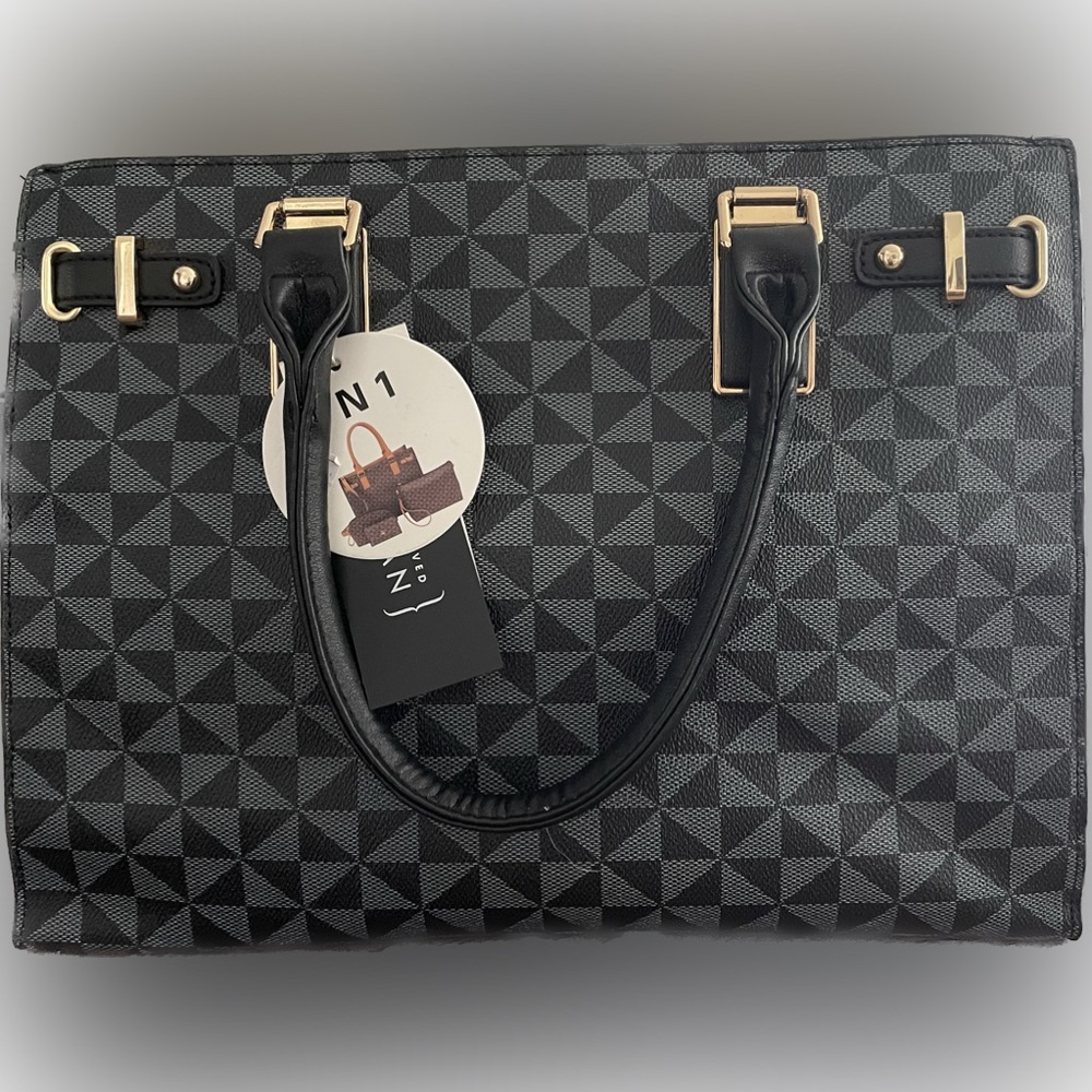 Brand New - 4 in 1 purse set. Black and grey. Vegan leather. Le Miel.